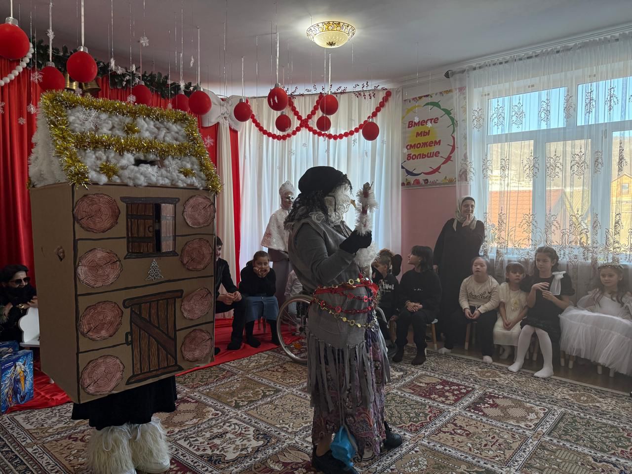 В Реабилитационном центре Казбековского района состоялся новогодний праздник, которого так ждали все его воспитанники